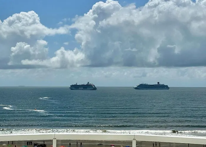 Frente Mar, Churrasqueira, 03 Dorm.