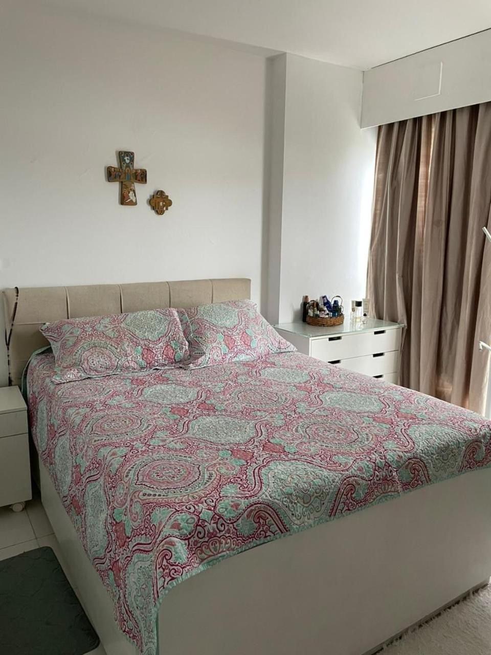 Apartamento Frente Mar, Churrasqueira, 03 Dorm.