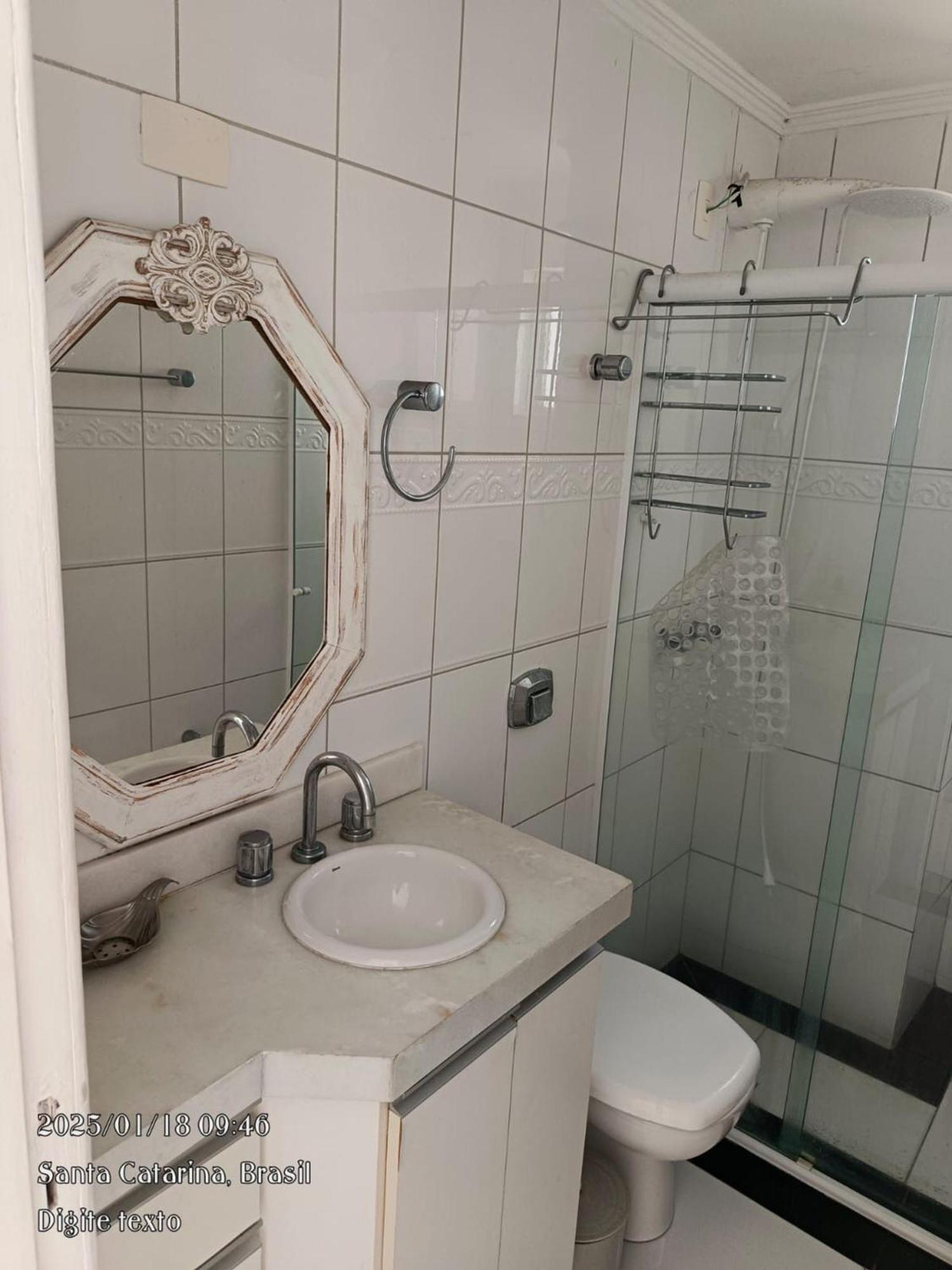 Frente Mar, Churrasqueira, 03 Dorm. Apartamento *