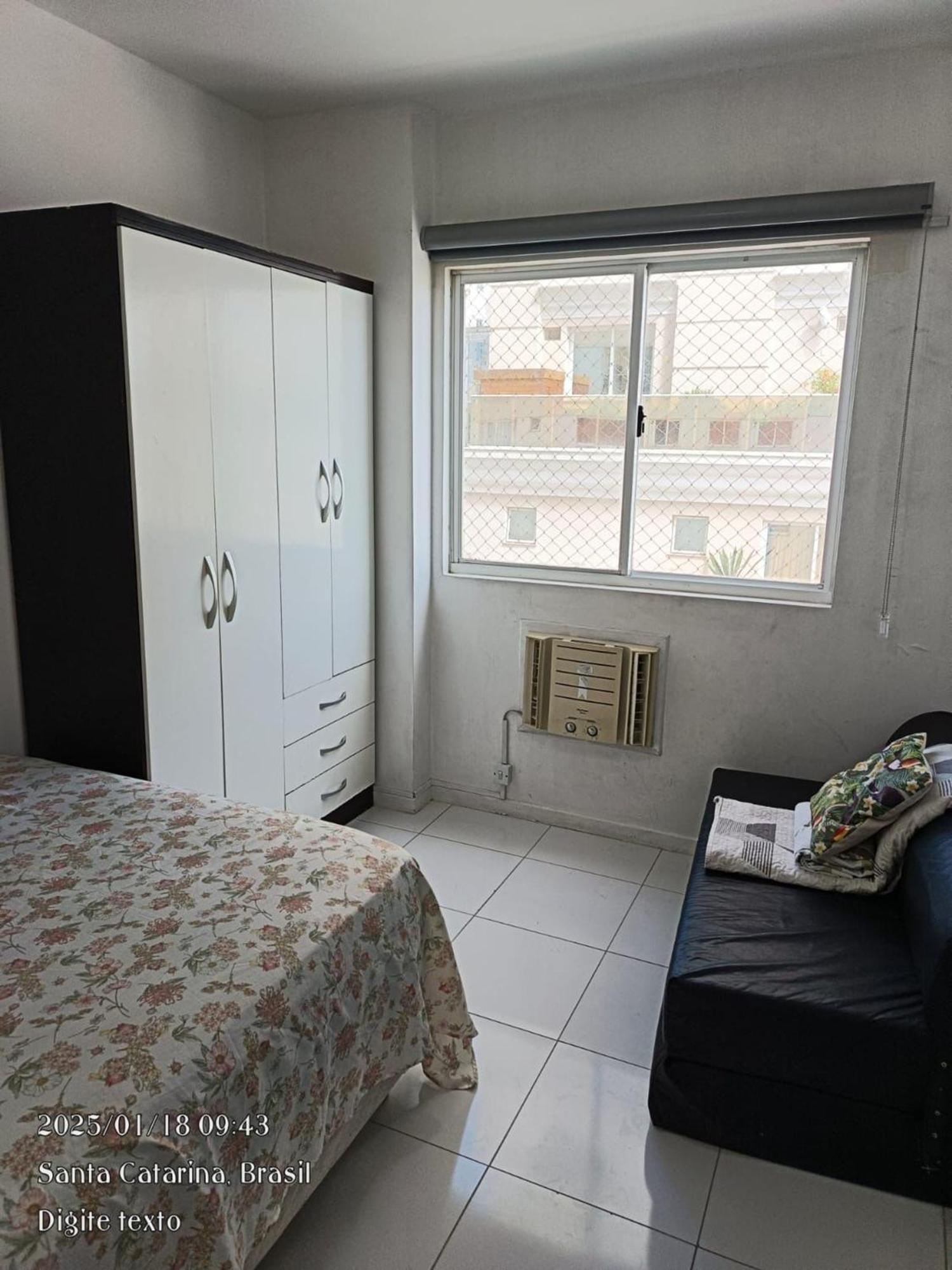 Apartamento Frente Mar, Churrasqueira, 03 Dorm.