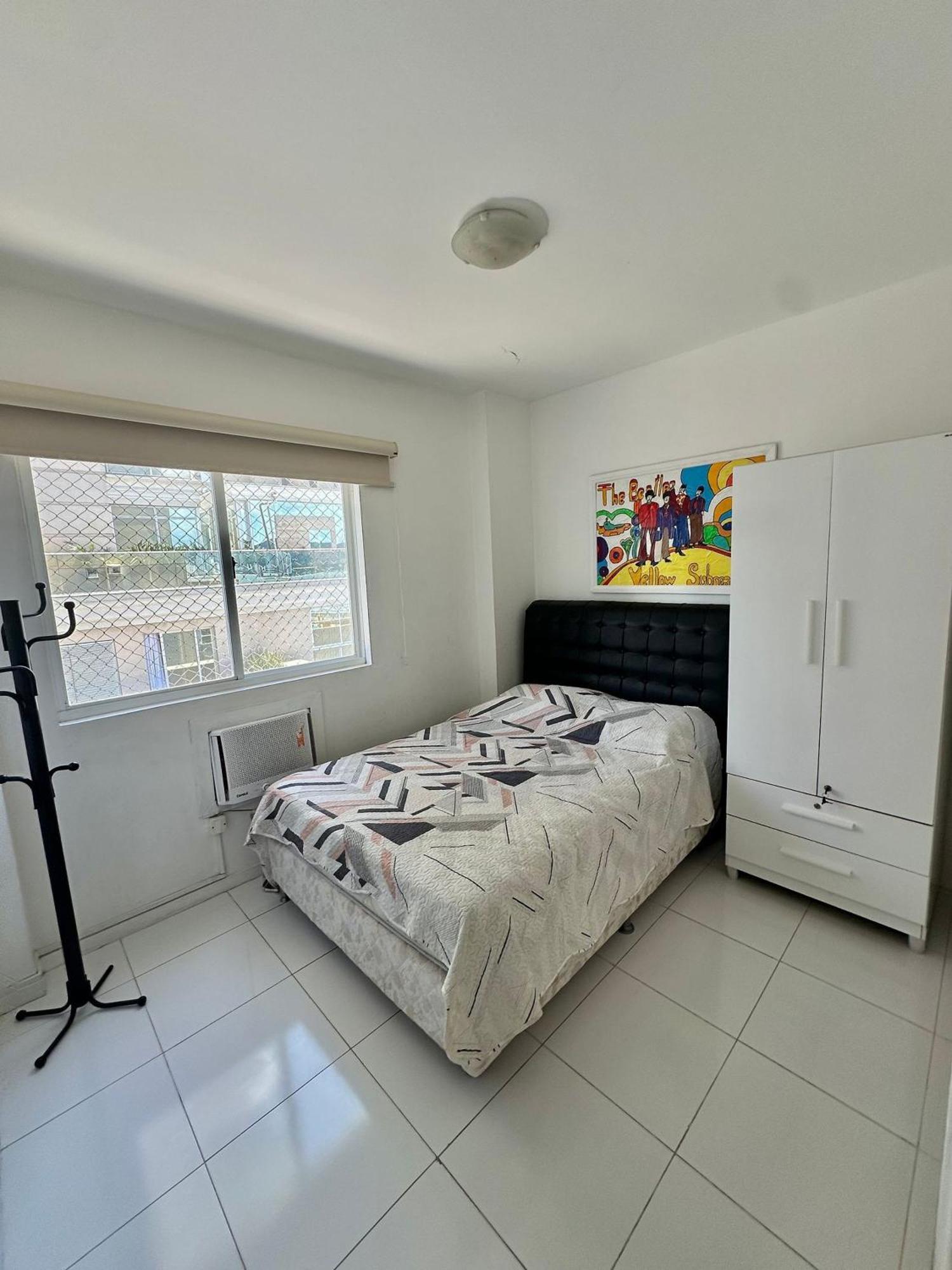 Frente Mar, Churrasqueira, 03 Dorm. Apartamento *