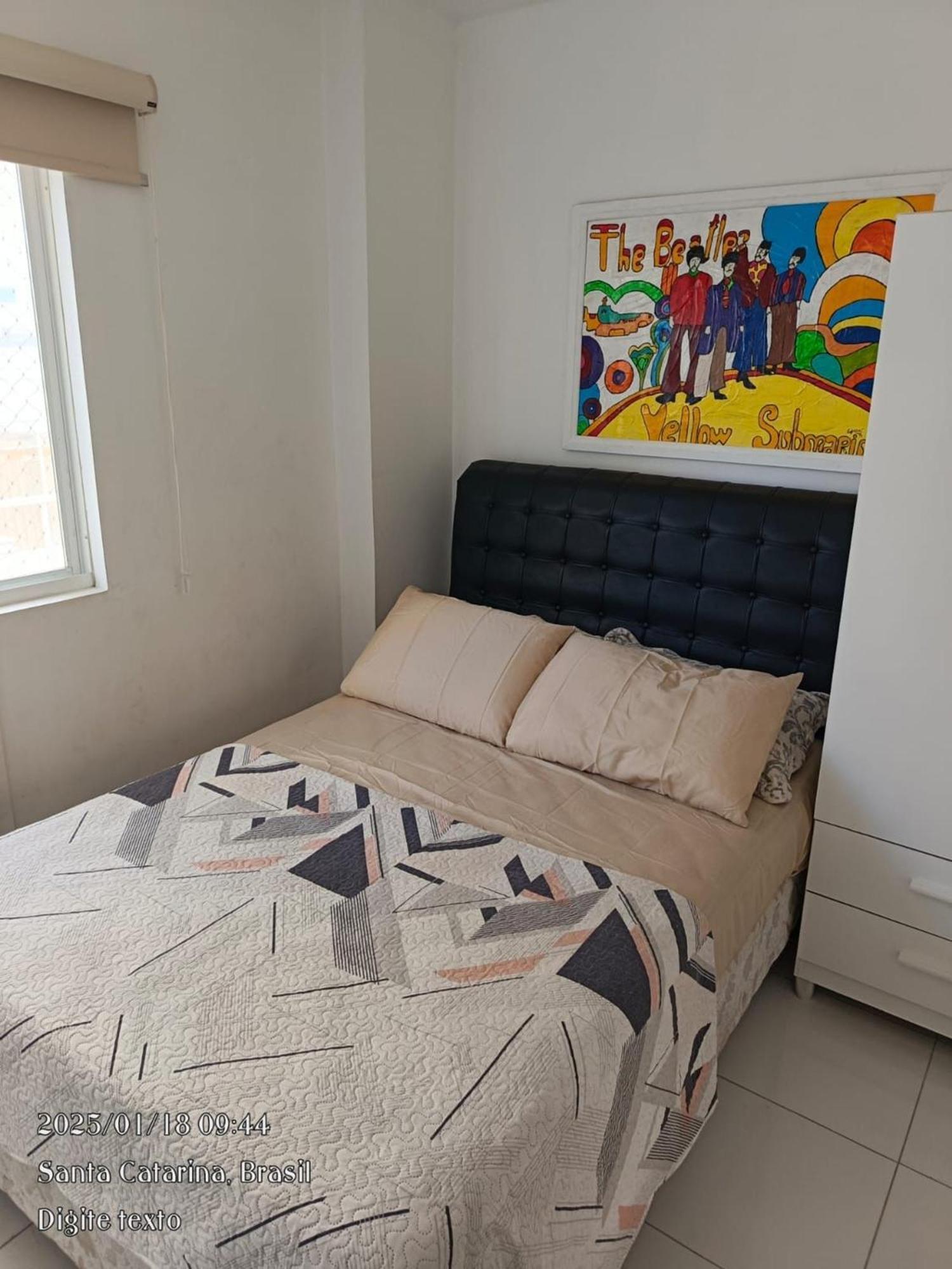 Apartamento Frente Mar, Churrasqueira, 03 Dorm. *