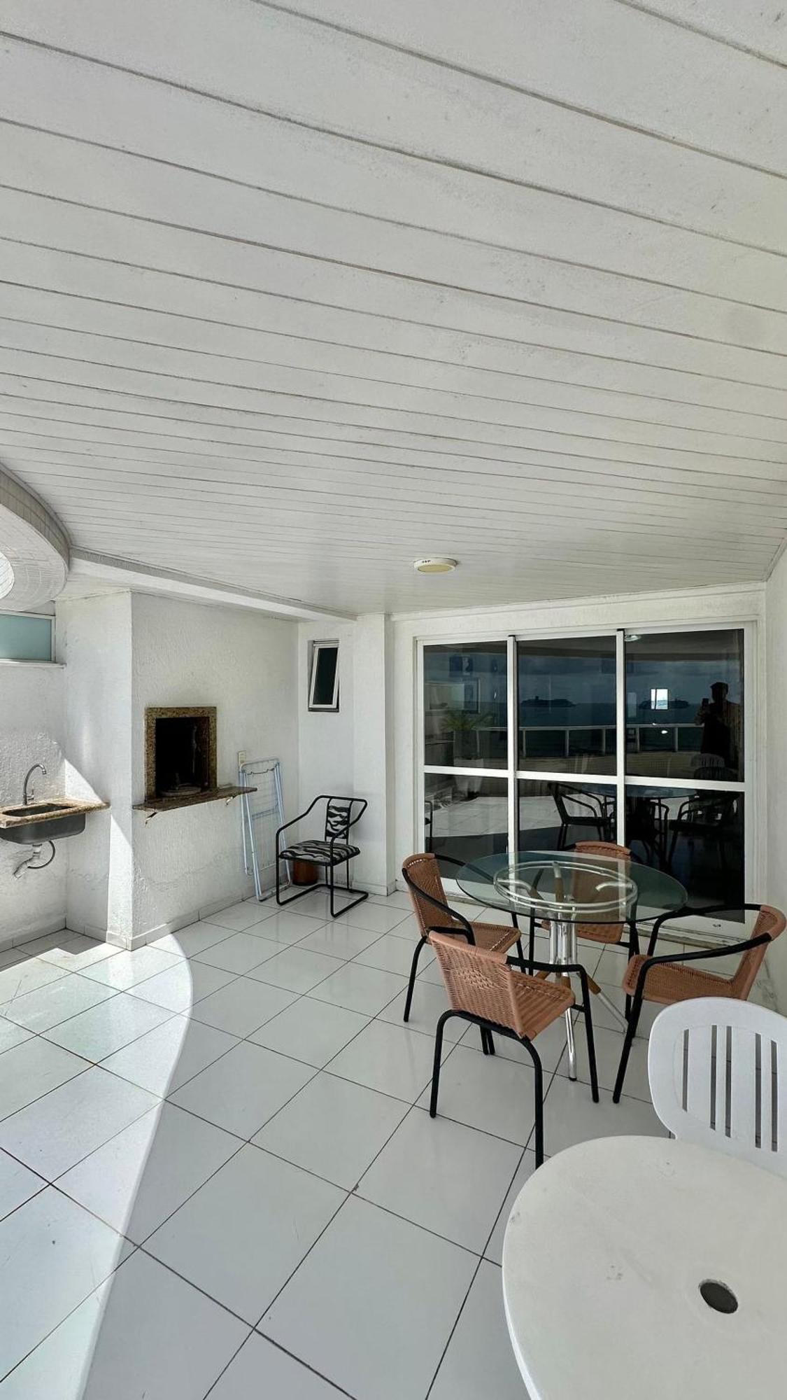 Frente Mar, Churrasqueira, 03 Dorm. Apartamento
