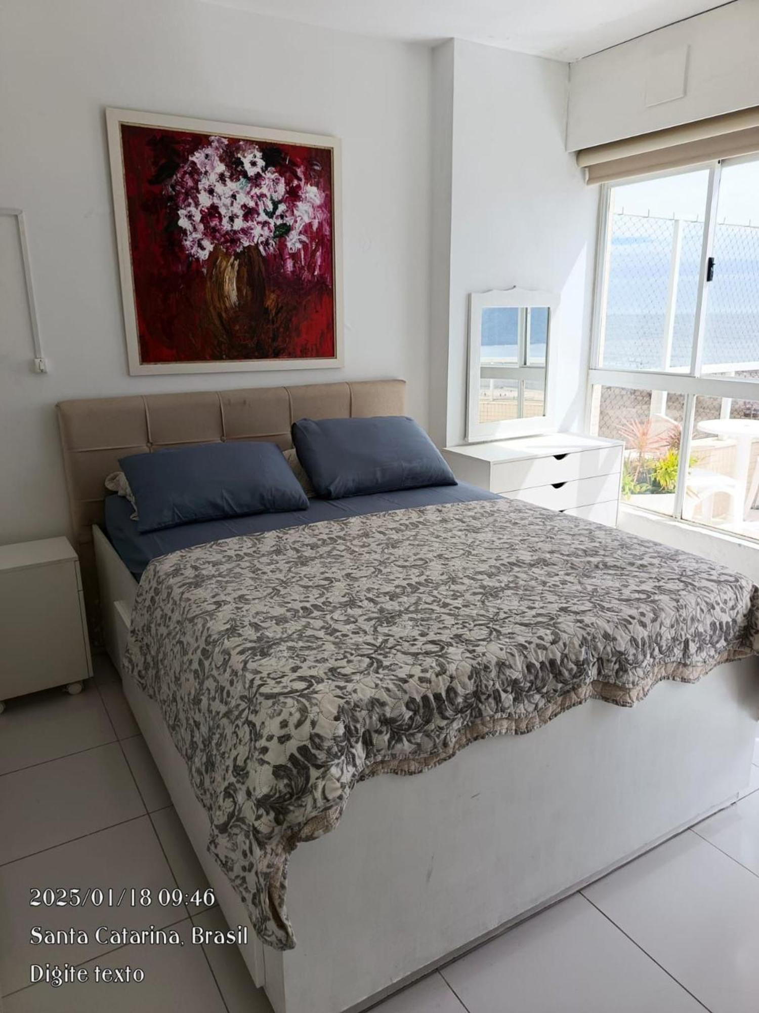 Frente Mar, Churrasqueira, 03 Dorm. Apartamento Balneario Camboriu