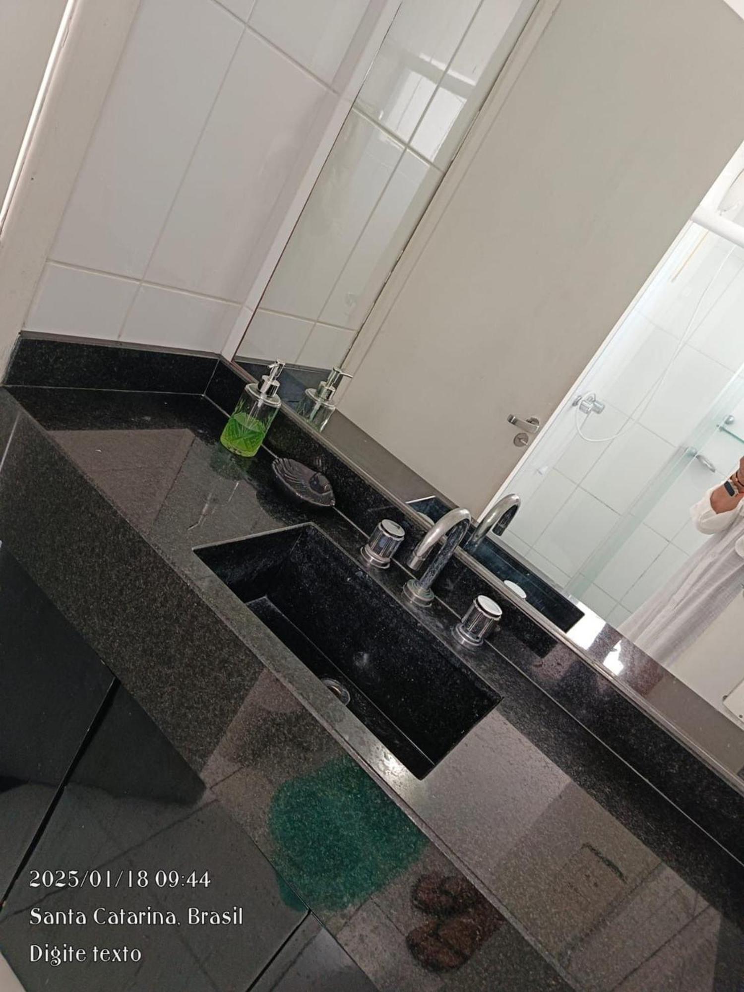Apartamento Frente Mar, Churrasqueira, 03 Dorm.