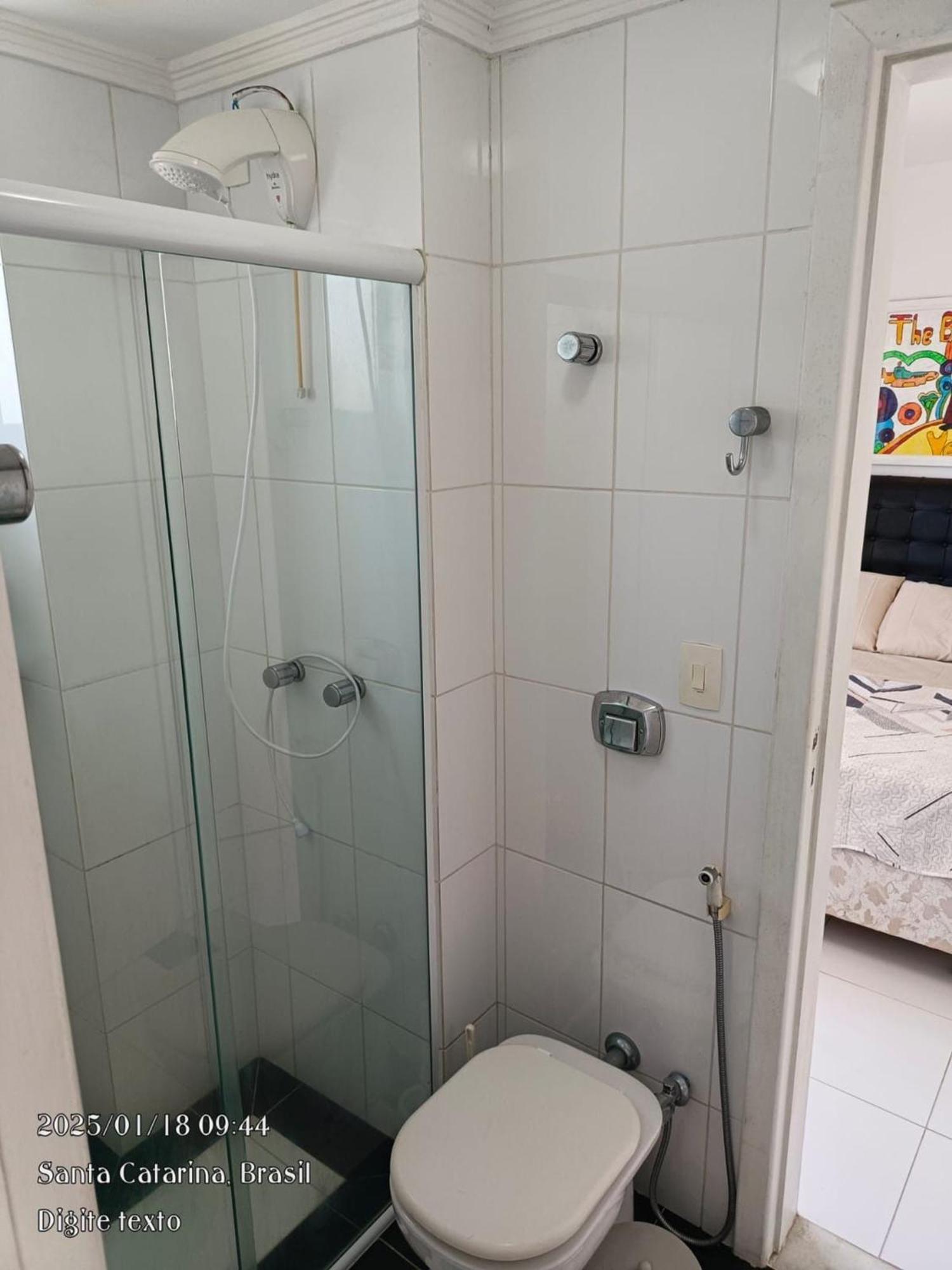 Apartamento Frente Mar, Churrasqueira, 03 Dorm. *