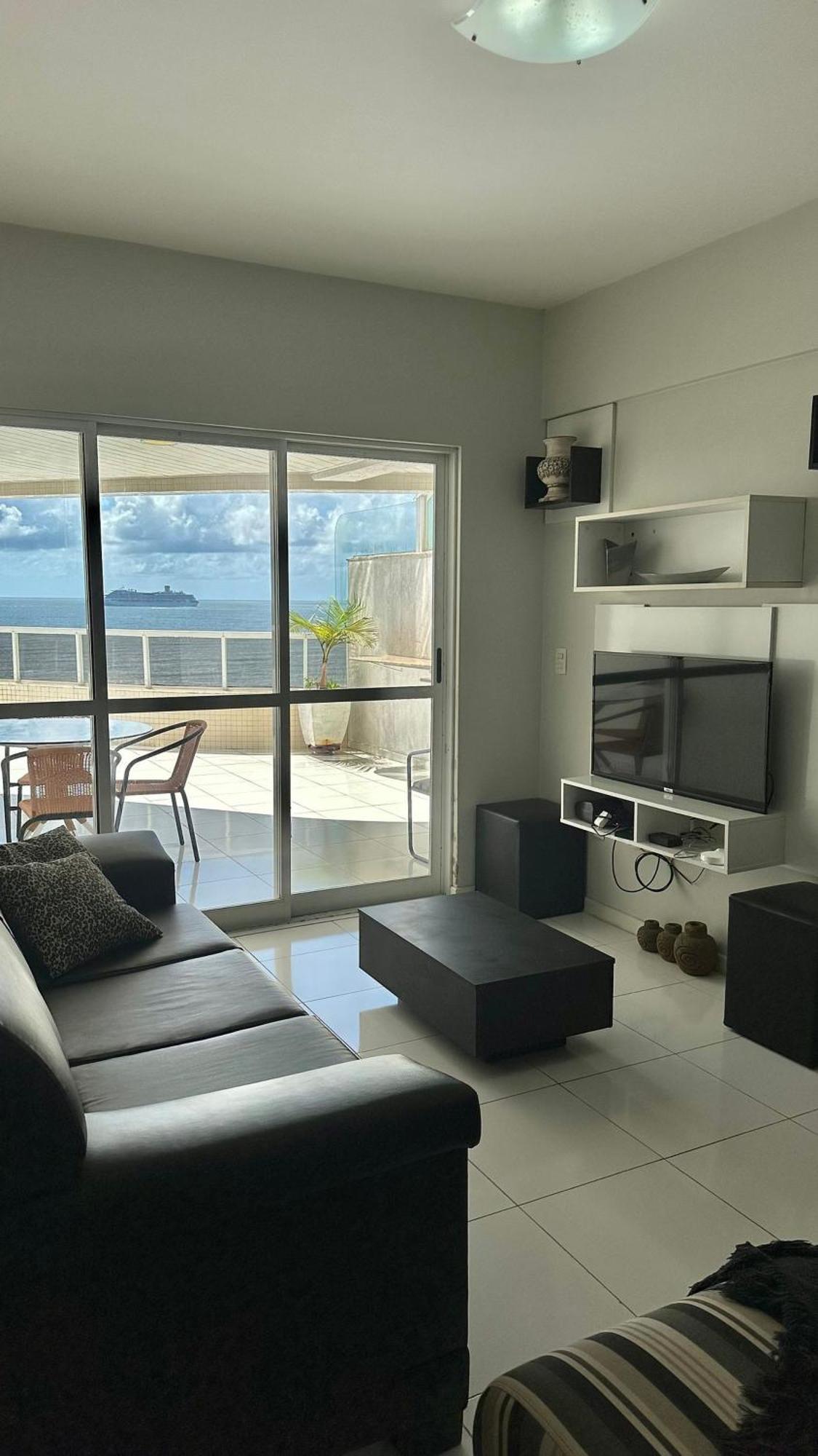 Apartamento Frente Mar, Churrasqueira, 03 Dorm. *