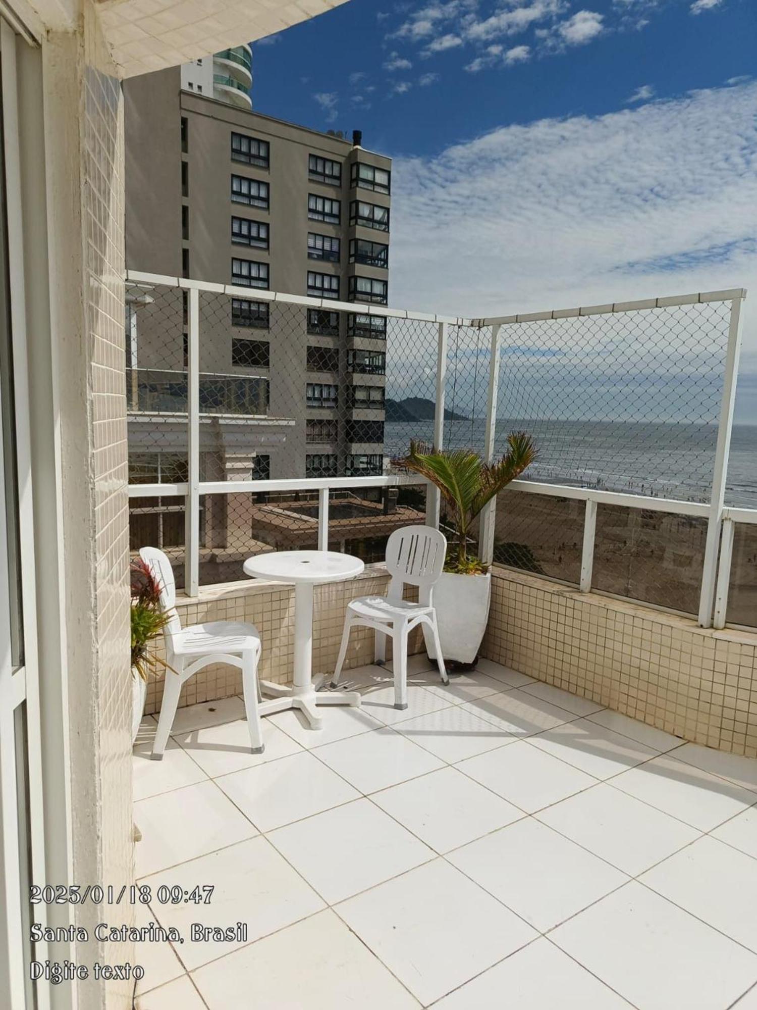 Frente Mar, Churrasqueira, 03 Dorm. Apartamento Balneário Camboriú